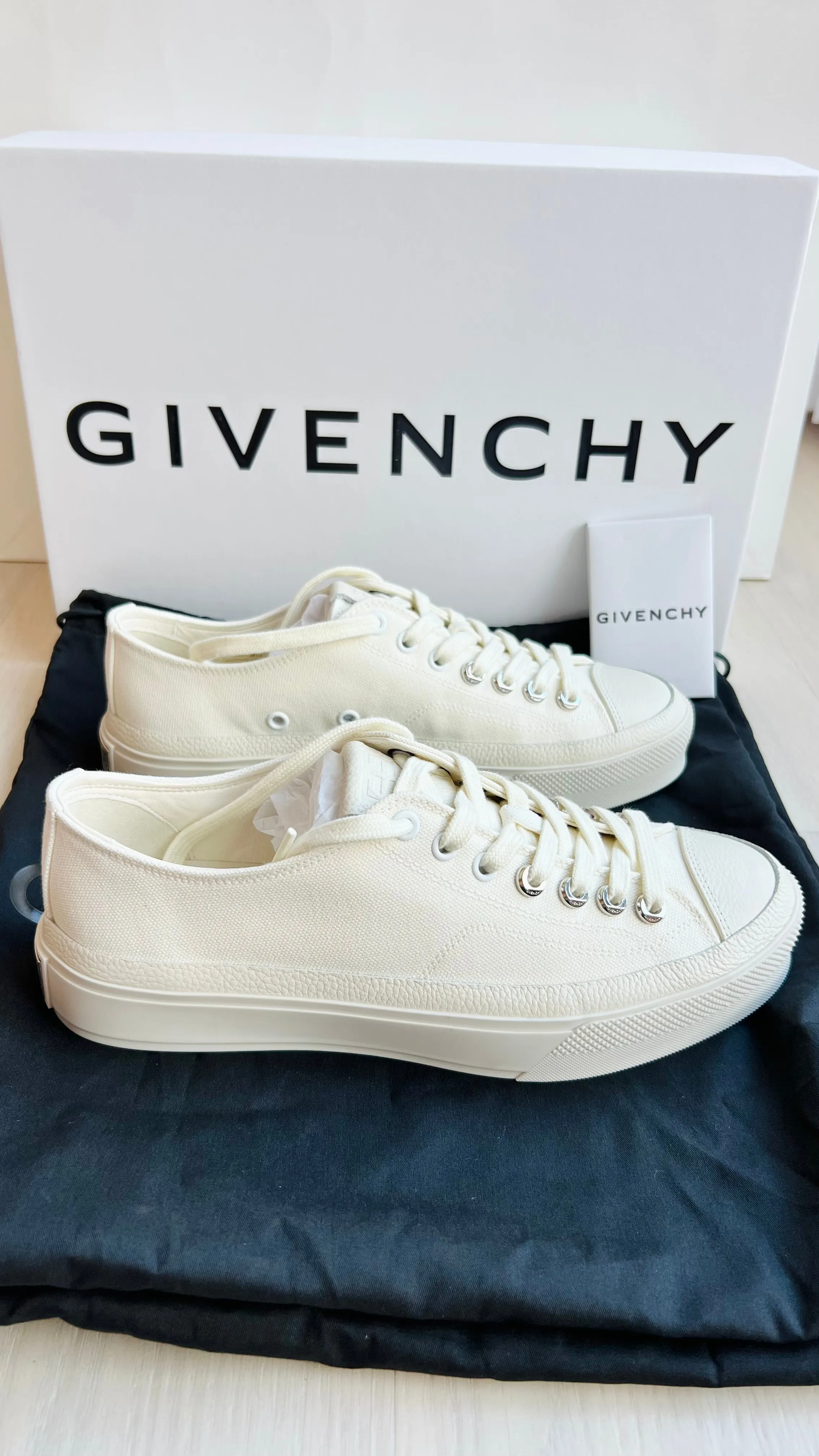 Givenchy City Low Sneakers