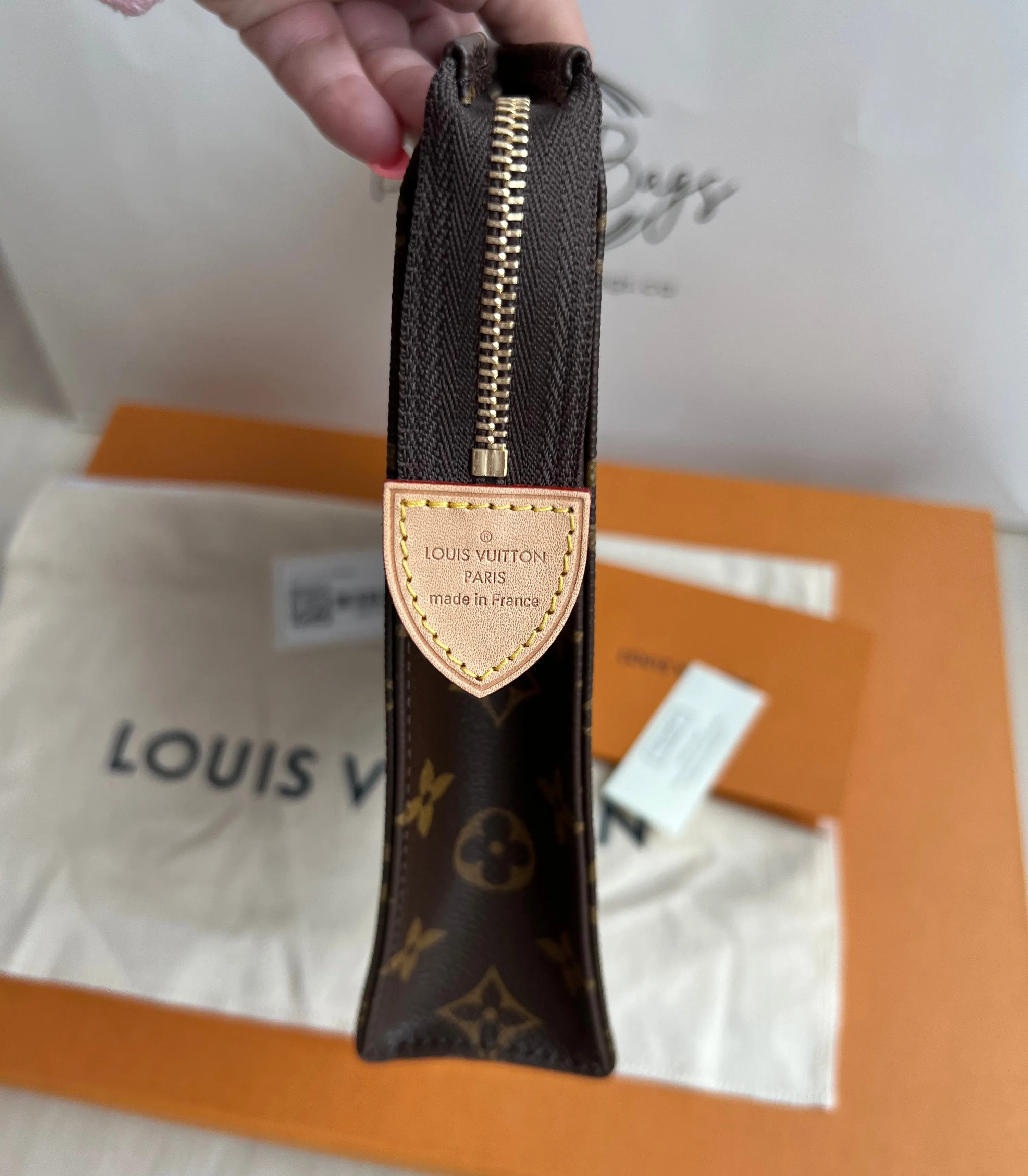 Louis Vuitton Toiletry 26