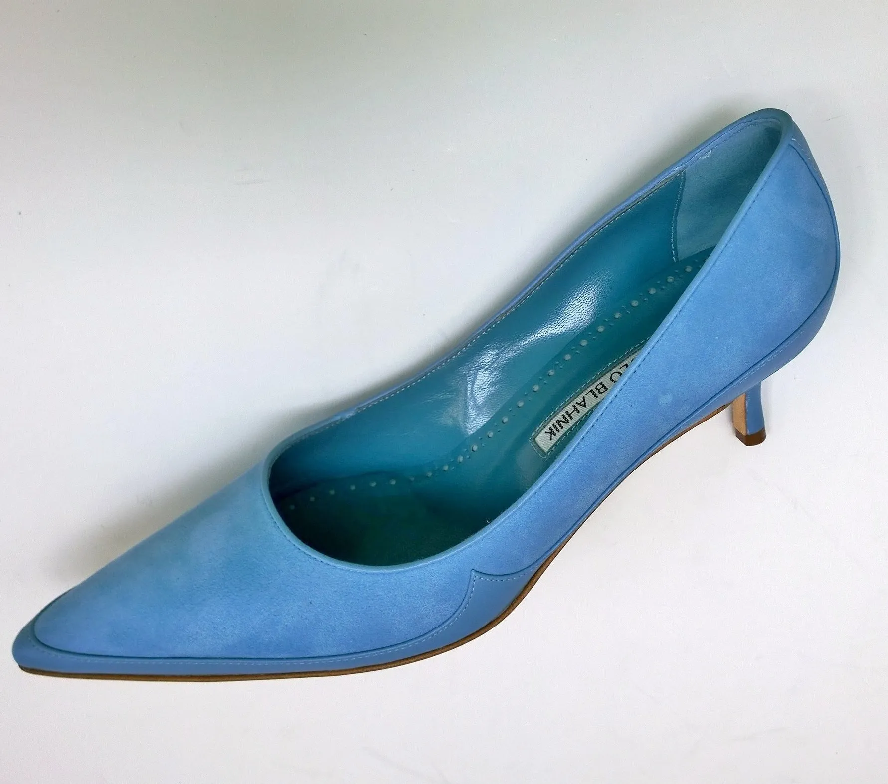 Manolo Blahnik Axidiaso 50 Light Blue Leather and Suede Kitten Heels